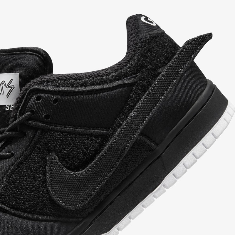 nike sb dunk low x gnarhunters black